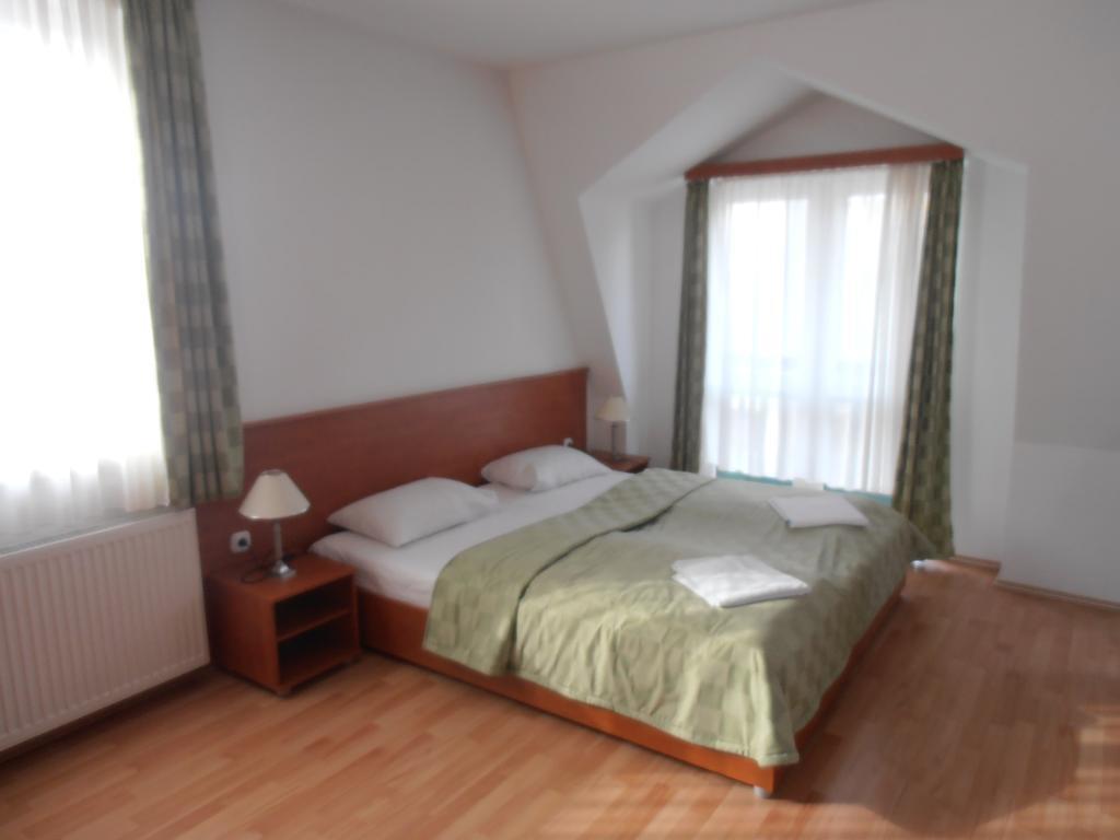 Hotel Kristaly Hajduszoboszlo Ruang foto
