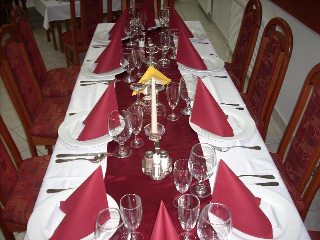 Hotel Kristaly Hajduszoboszlo Bagian luar foto