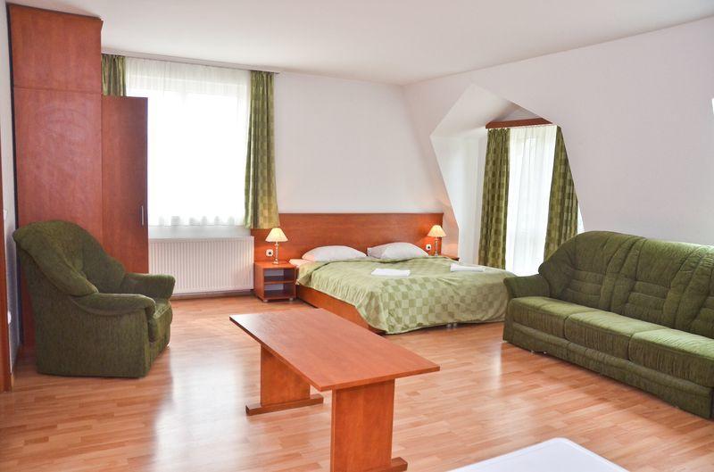 Hotel Kristaly Hajduszoboszlo Bagian luar foto